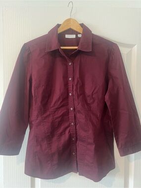 New York & Company Stretch Button-Down Shirt in Wine size L women